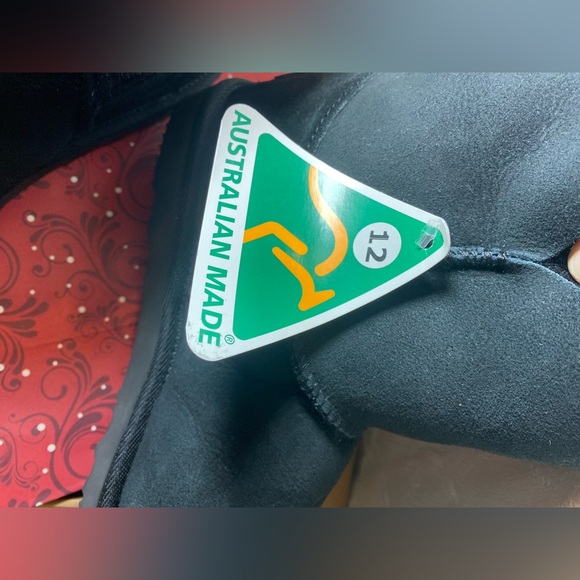 NWT UGG Burleigh Button Mini Natural Black Australian Sheepskin Boots - Picture 15 of 15